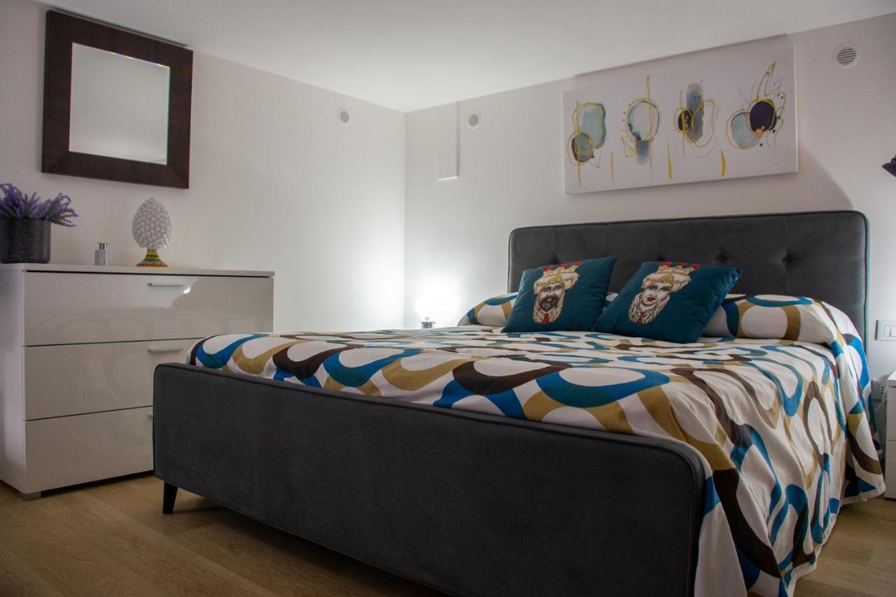 La Dimora Del Viaggiatore Luxury Apartments マツァーラ・デル・ヴァッロ エクステリア 写真